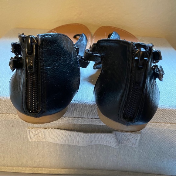 Old Navy strappy black sandals with zipper back - Picture 4 of 7